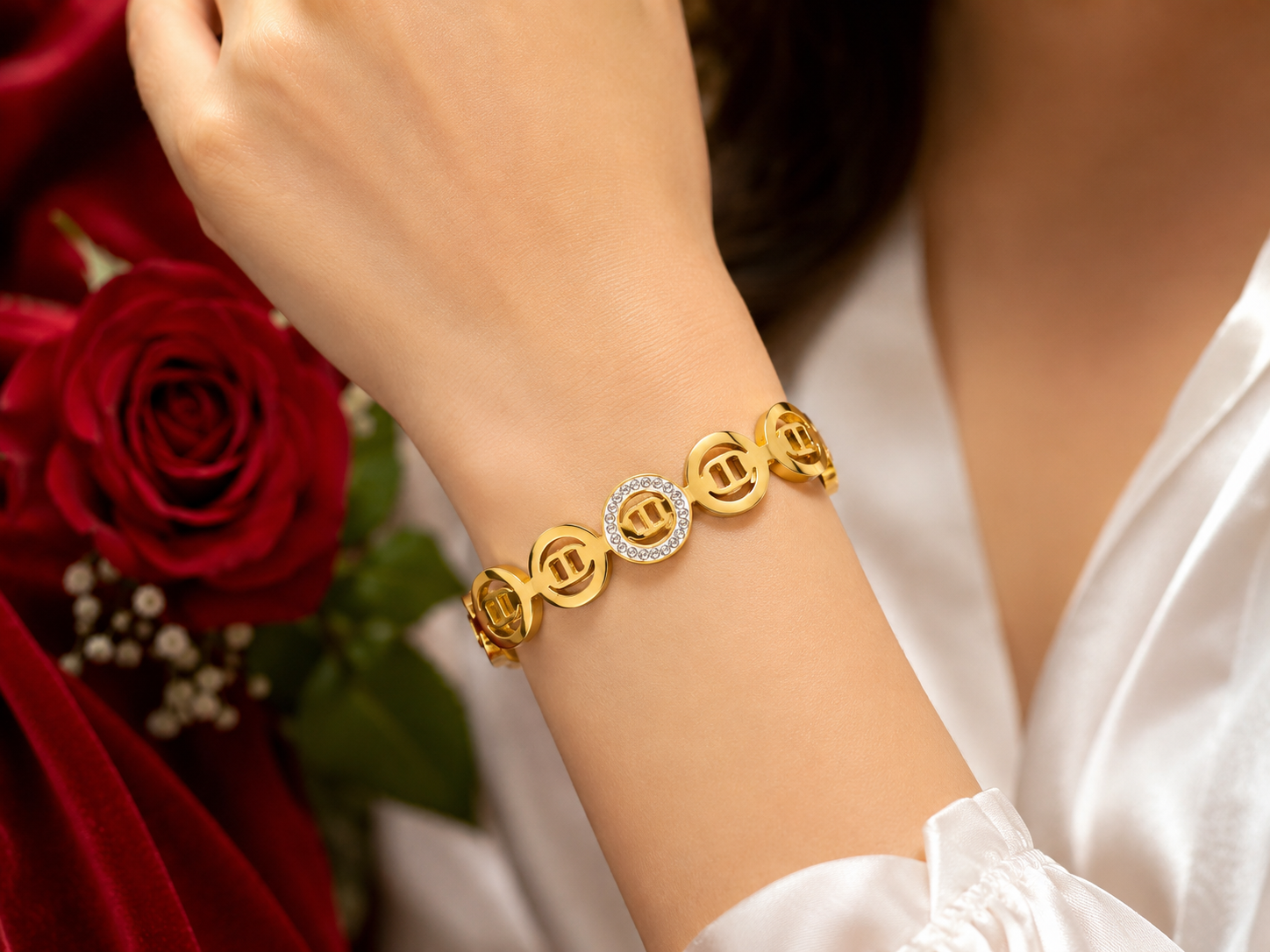 Elegant Artificial Gold-Tone Crystal Circle Bangle Bracelet image 1