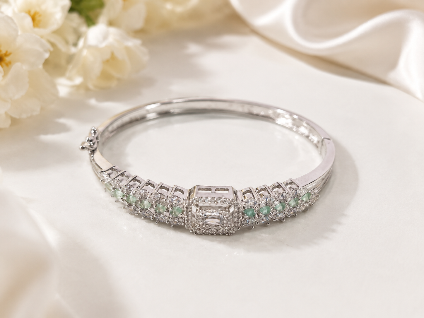 Elegant Silver-Tone Artificial Crystal Bracelet with Secure Clasp image 3